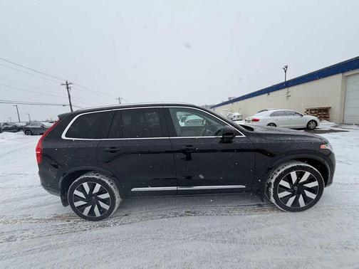 2025 Volvo XC90 Plug-In Hybrid T8 Plus 6-Seater