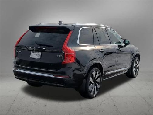 2025 Volvo XC90 Plug-In Hybrid T8 Plus 6-Seater