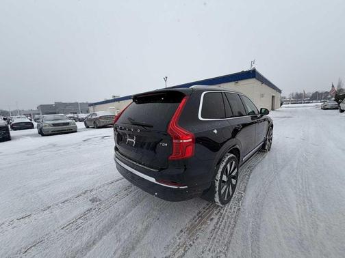 2025 Volvo XC90 Plug-In Hybrid T8 Plus 6-Seater