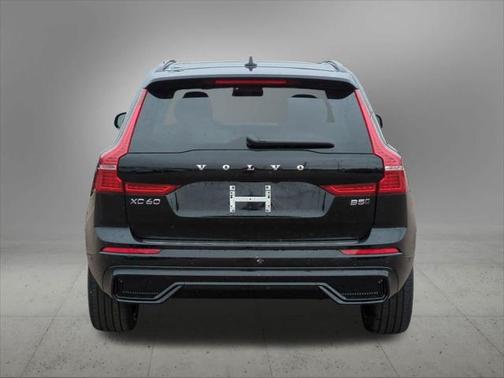 2025 Volvo XC60 B5 Ultra