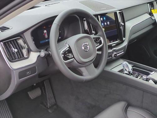 2025 Volvo XC60 B5 Ultra