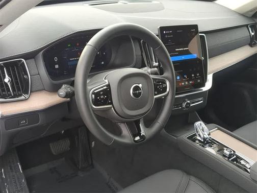 2025 Volvo XC90 B5 Core
