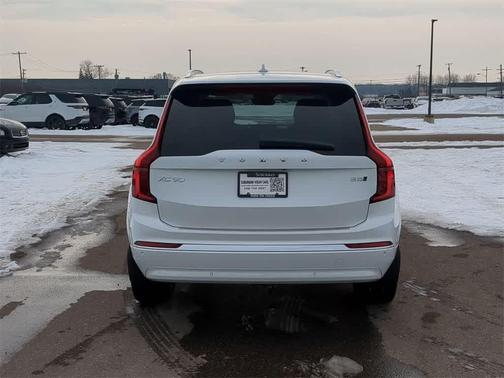 2025 Volvo XC90 B5 Core