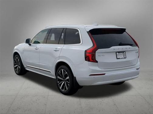 2025 Volvo XC90 B5 Core