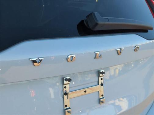 2025 Volvo XC90 B5 Core