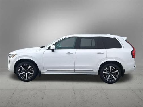 2025 Volvo XC90 B5 Core