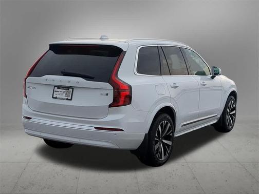 2025 Volvo XC90 B5 Core