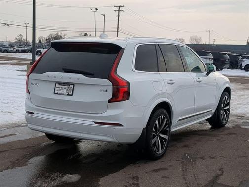 2025 Volvo XC90 B5 Core