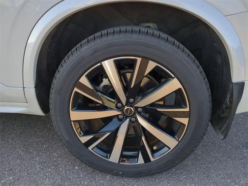 2025 Volvo XC90 B5 Core