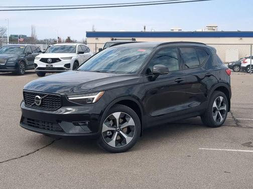 Onyx Black 2026 Volvo XC40 Plus, B5 AWD Gas (mild hybrid), Dark