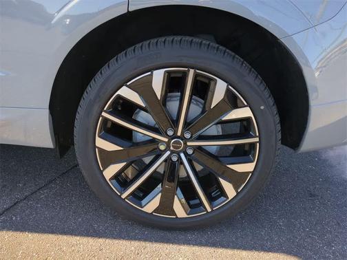 2026 Volvo XC60 B5 Ultra