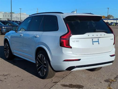 2026 Volvo XC90 B6 Ultra Dark Theme 7-Seater