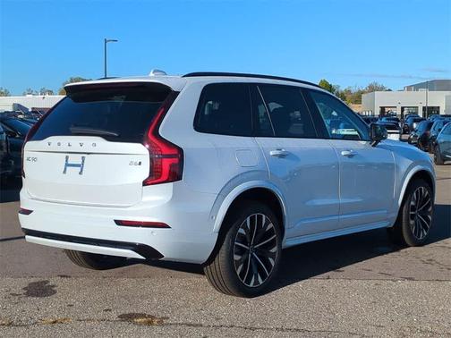 2026 Volvo XC90 B6 Ultra Dark Theme 7-Seater