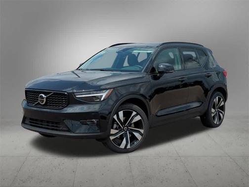 2025 Volvo XC40 B5 Plus Dark Theme