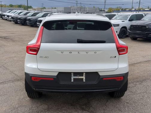 Crystal White 2026 Volvo XC40 Plus, B5 AWD Gas (mild hybrid), Dark