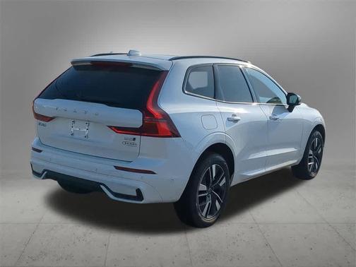 2026 Volvo XC60 B5 Plus
