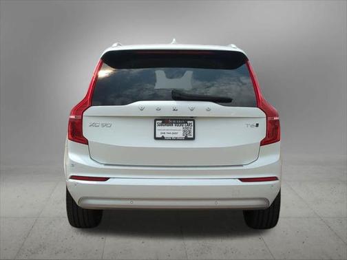 2022 Volvo XC90 T6 Momentum