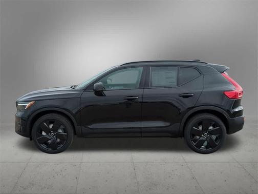 2026 Volvo XC40 B5 Ultra Black Edition
