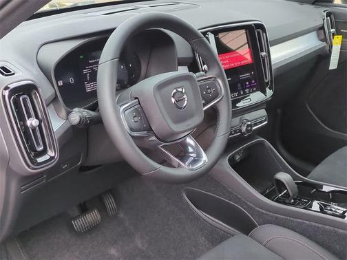 2026 Volvo XC40 B5 Ultra Black Edition