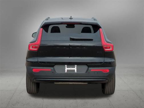 2026 Volvo XC40 B5 Ultra Black Edition