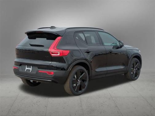 2026 Volvo XC40 B5 Ultra Black Edition