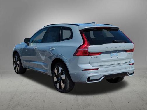 2025 Volvo XC60 Plug-In Hybrid T8 Plus
