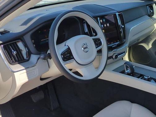 2025 Volvo XC60 Plug-In Hybrid T8 Plus