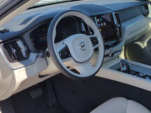 2025 Volvo XC60 Plug-In Hybrid T8 Plus