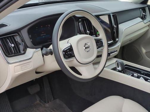 2025 Volvo XC60 Plug-In Hybrid T8 Plus