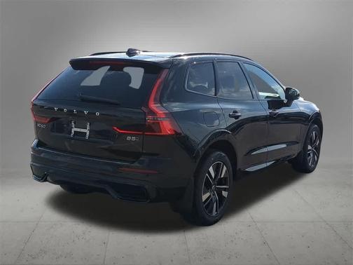 2026 Volvo XC60 B5 Plus