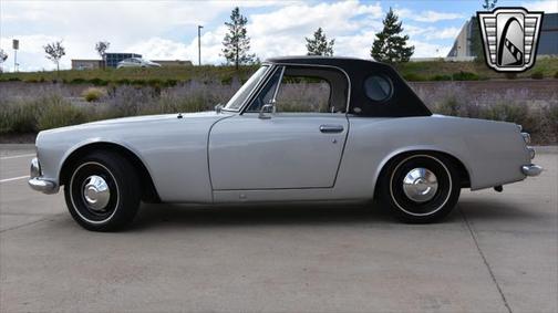 Photo 2 of 99 of 1969 Datsun 1600 Roadster
