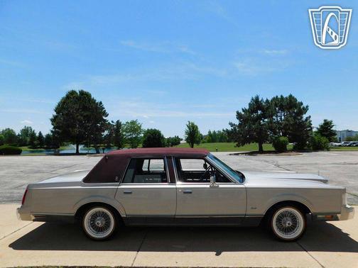1988 Lincoln Town Car Signature