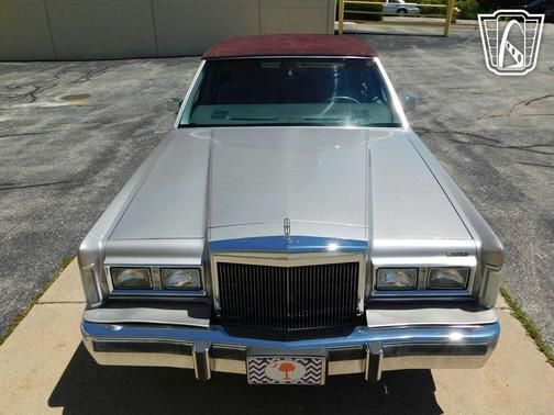 1988 Lincoln Town Car Signature