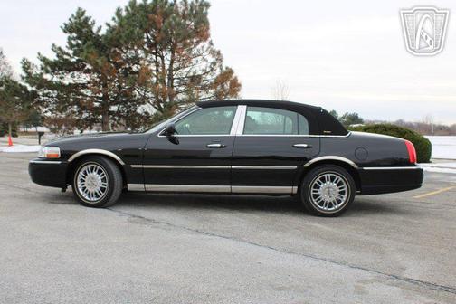 2006 Lincoln Town Car Signature