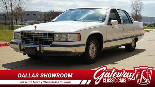 1993 Cadillac Fleetwood Standard