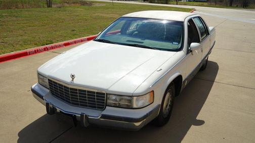 1993 Cadillac Fleetwood Standard