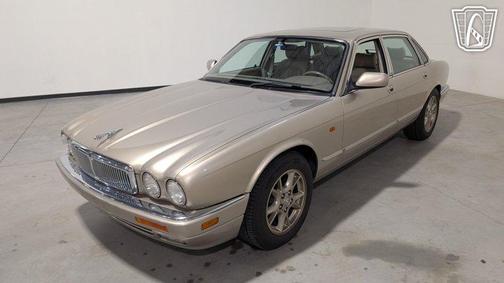 Beige 1996 Jaguar XJ6