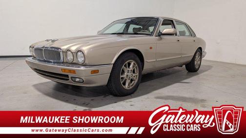 Beige 1996 Jaguar XJ6
