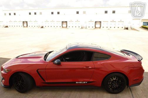 2017 Ford Shelby GT350 Base