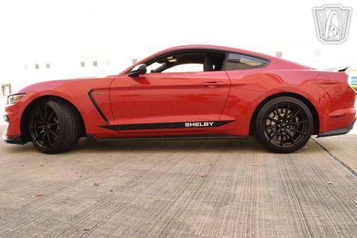 2017 Ford Shelby GT350 Base