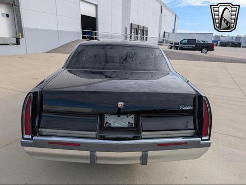 1994 Cadillac Fleetwood Standard