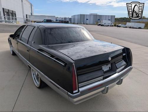 1994 Cadillac Fleetwood Standard