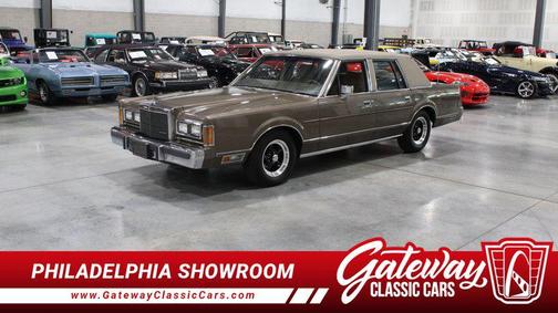 Tan 1989 Lincoln Town Car