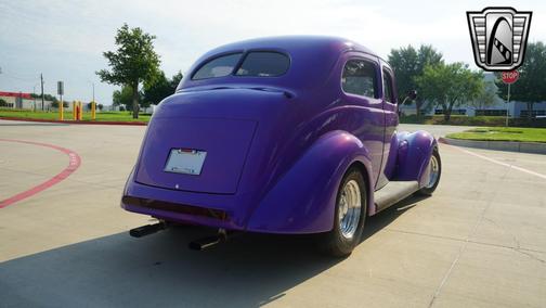 1937 Ford Deluxe Base