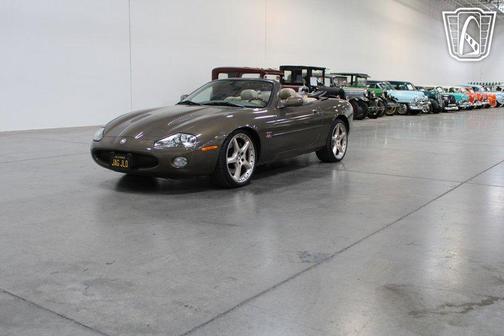 2001 Jaguar XKR Base