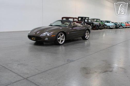 2001 Jaguar XKR Base