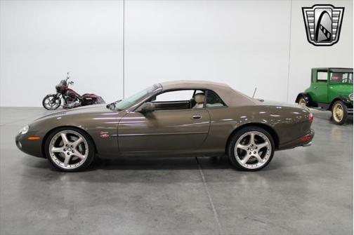 2001 Jaguar XKR Base