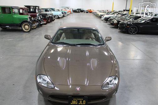 2001 Jaguar XKR Base