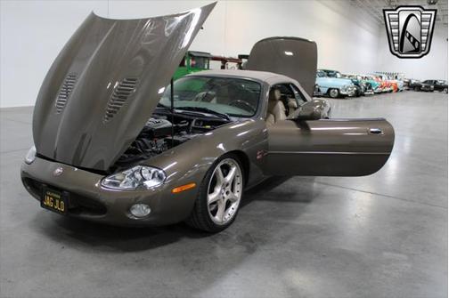 2001 Jaguar XKR Base