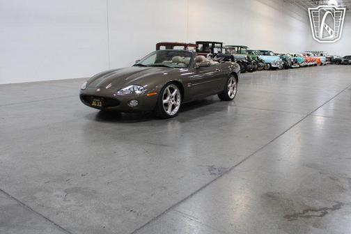 2001 Jaguar XKR Base